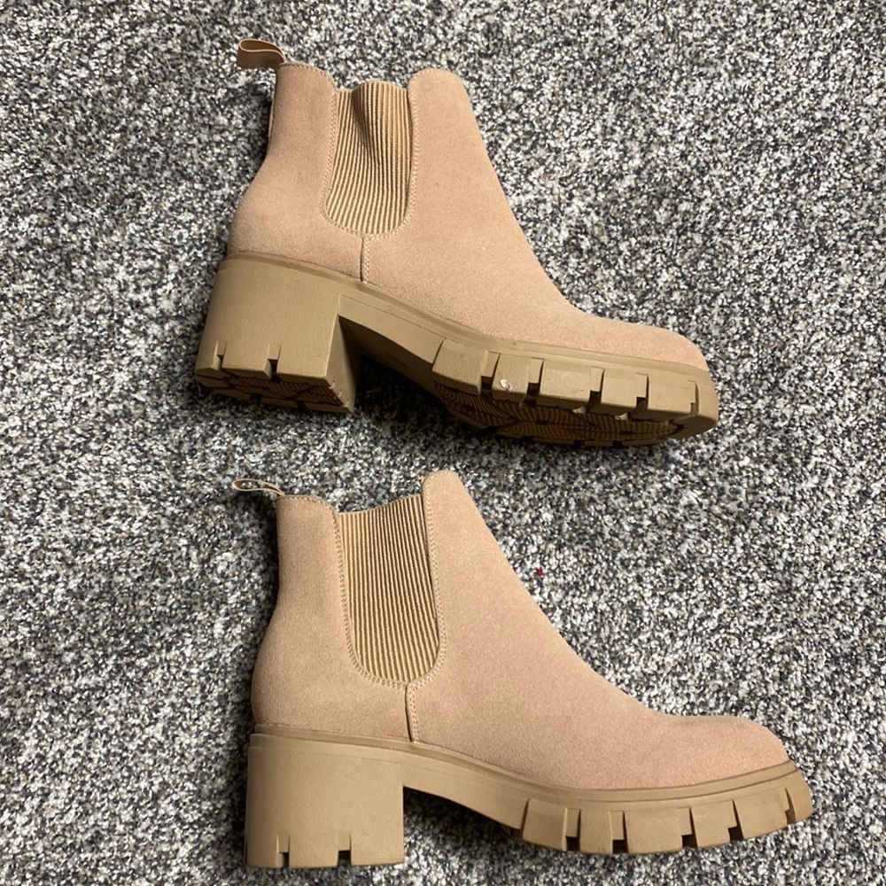 Brand new tan boots, never worn size 7